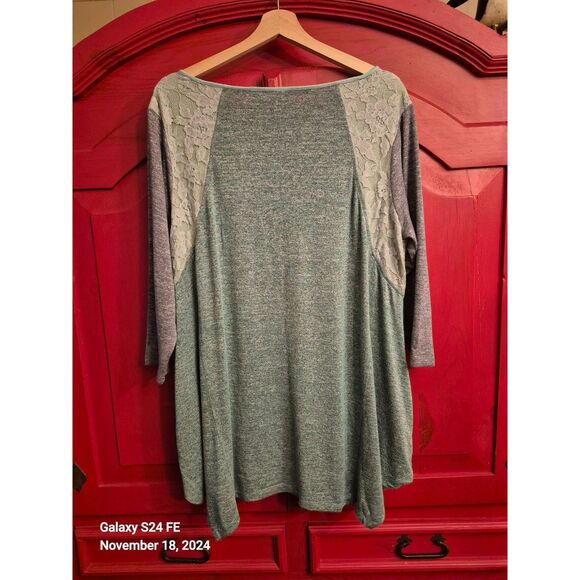 Logo Lori Goldstein 1X Green Grey Assymetric Hem Pocket Tunic Lace Accent EUC - Picture 2 of 3
